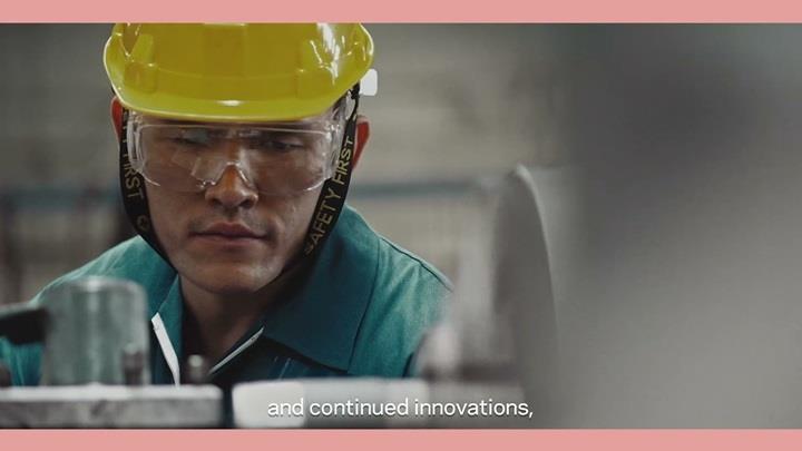 employee wearing hardhat and safety glasses