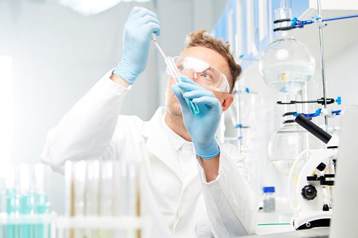 man filling pipet